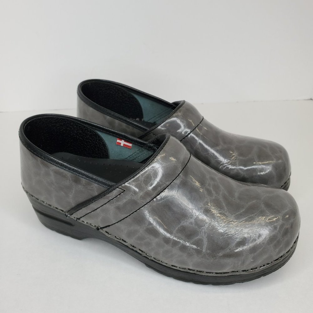 Sanita Original Danish Clogs Patent Gray Embossed Leather Wmn's SZ 40 EU 8.5 US.